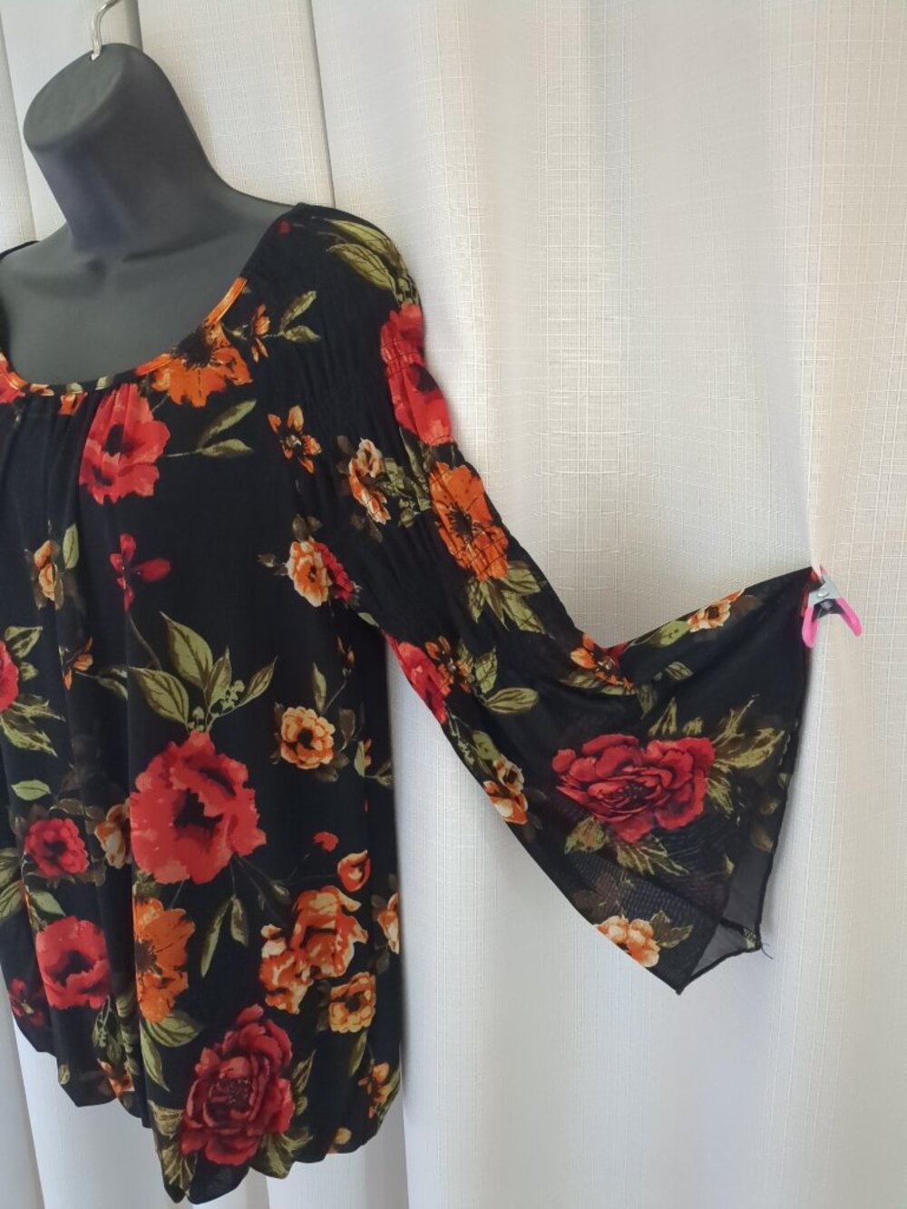 M Black Blouse / Top  with Red & Orange Flowers Green Petals - Picture 3 of 12